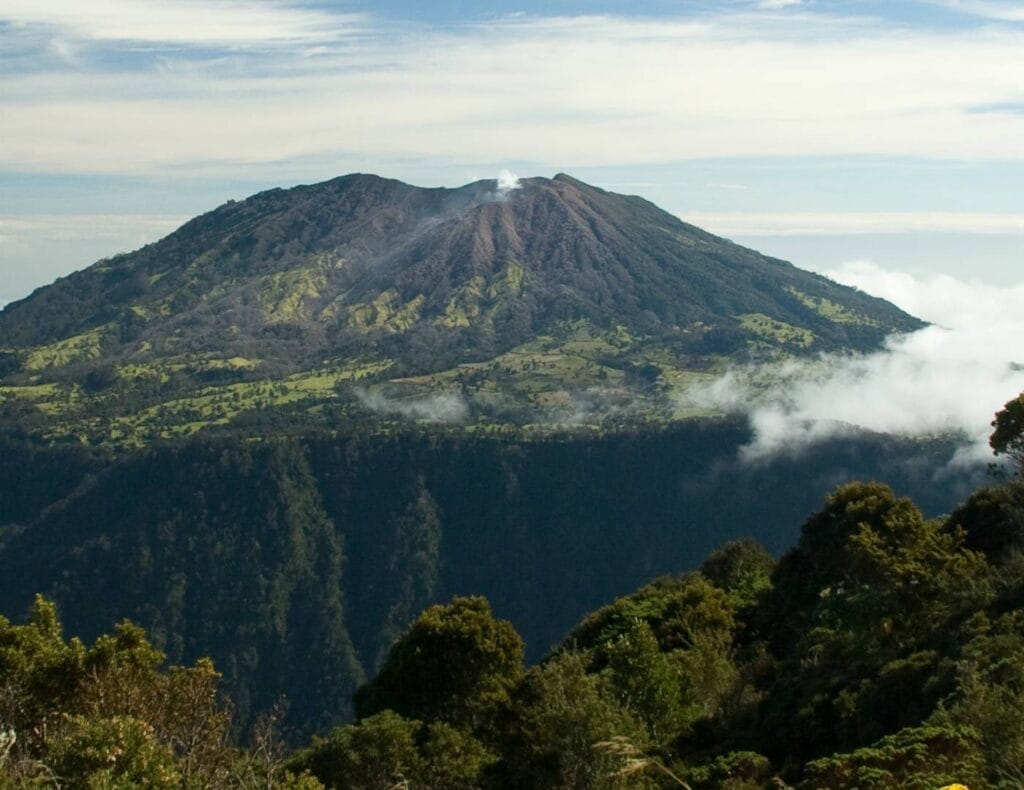 Photo of one of the 5 most active volcanoes in Costa Rica, volcan Turrialba